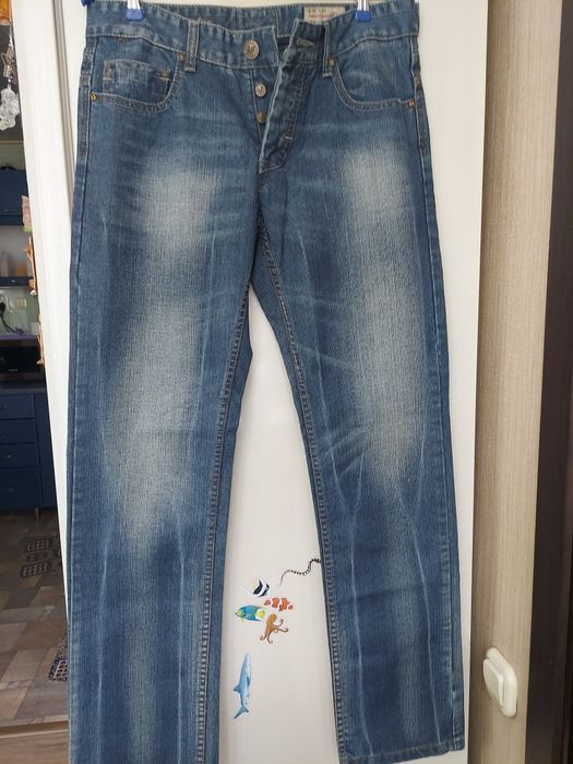 Новые мужские джинсы.