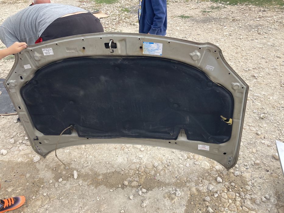 Предни капаци за Toyota Avensis T25 2003- 2008г