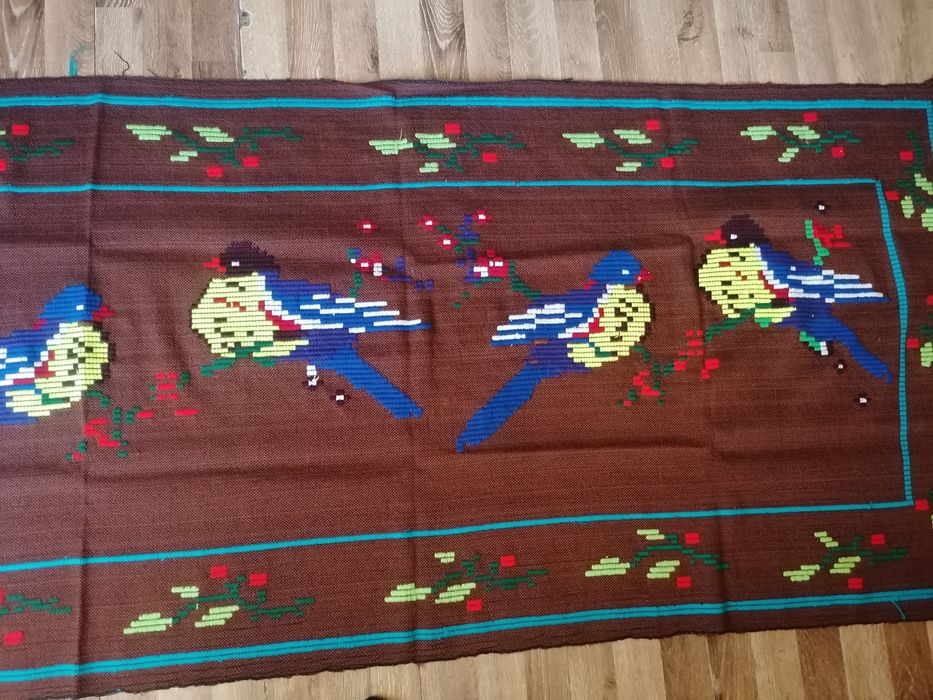 Ръчно тъкано килимче, кафяви, много интересно и хубаво, ново е