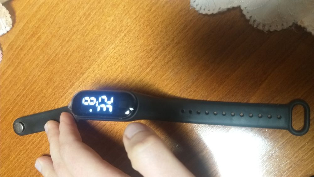 Часовник  черен Led