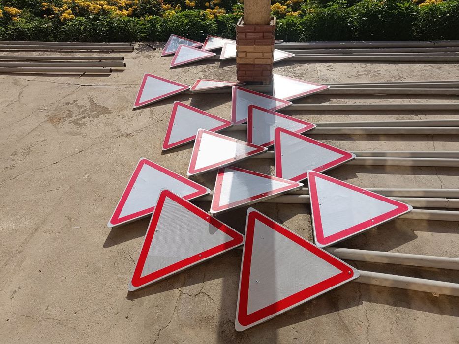 дорожная знак
Zanglamas metal
Komplektda bolt gayka kranshteyi