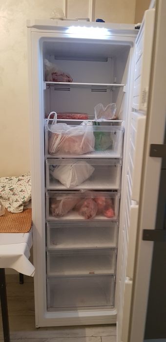 Морозильник почти новое