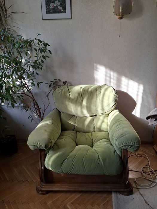 Разтегателен диван от масивно дърво