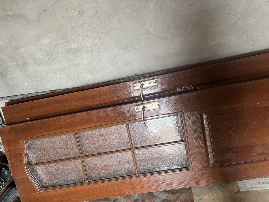 Есиктер сатылады. Б/у 7 есик,комплект