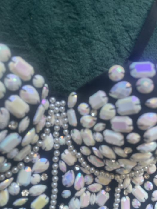 Ефектно бюстие с перли и камъни