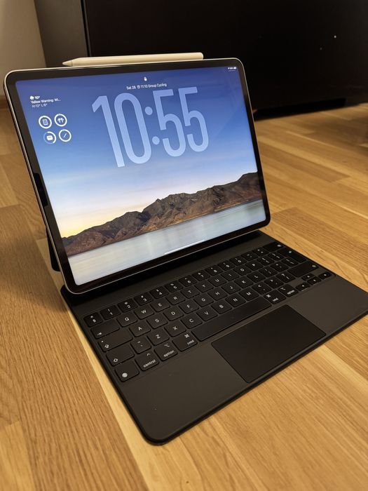 iPad Pro 12.9” M1 (Gen 5) + Magic Keyboard + Apple Pencil 2