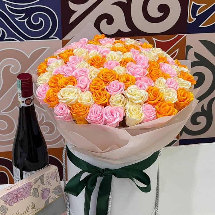 Шикарные букеты из 101 розы.