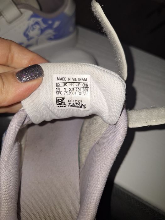 Адидас маратонки 33 номер