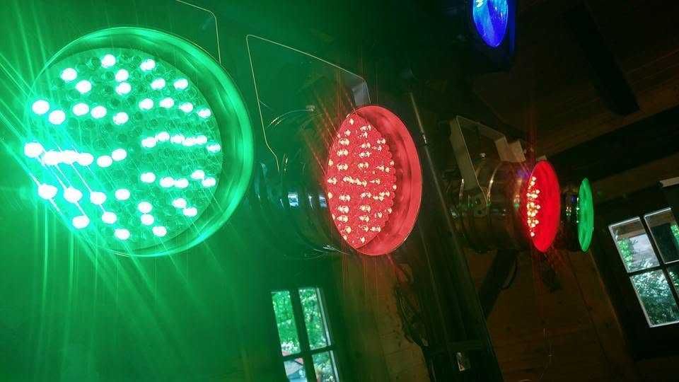 Moving head 7 R mini 230 w cu case individual, moving head MINI LED BEAM RGB 12* 12 W, led par 64 RGB argintiu