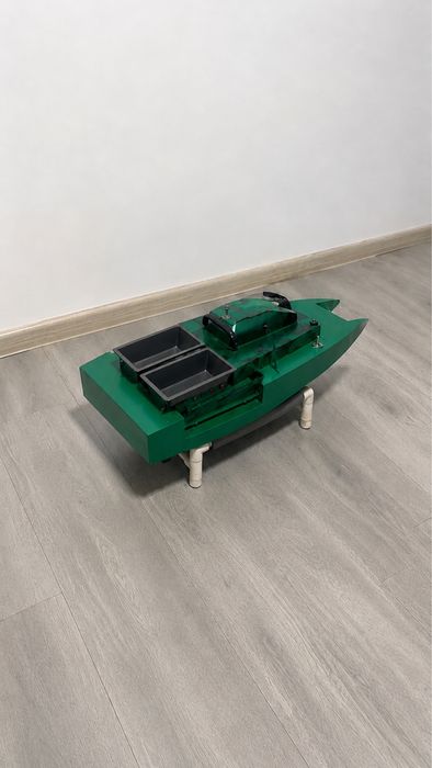 Vand barcuta pentru pescuit