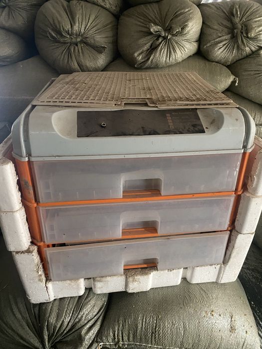 Инкубатор продам