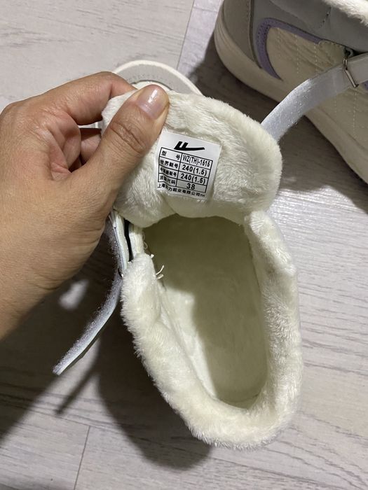 Кроссовки утепленные