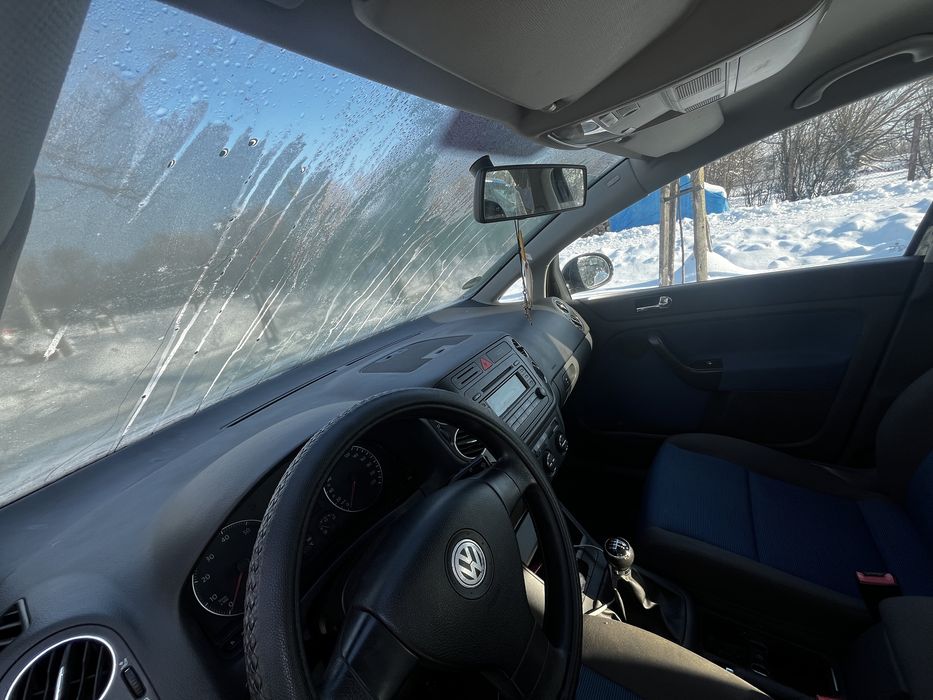 Vând VW Golf V plus benzină