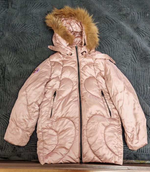 Продам зимнюю куртку для девочки
