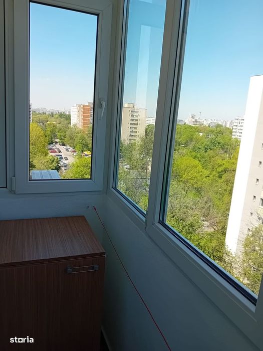 Titan Piata Minis parc metrou prima inchiriere