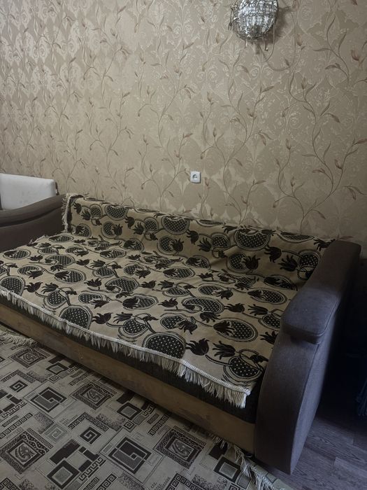 Срочно продам диван с креслом