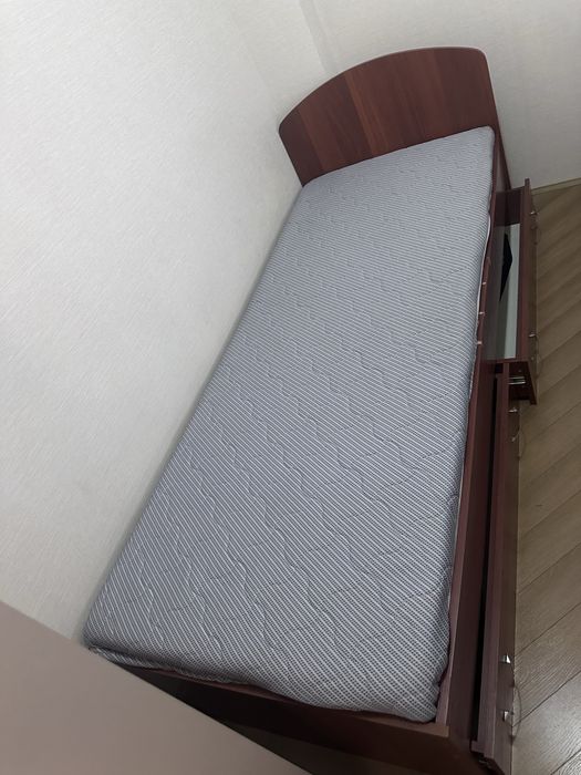 Продается кровать 2м*80см, с матрасом!