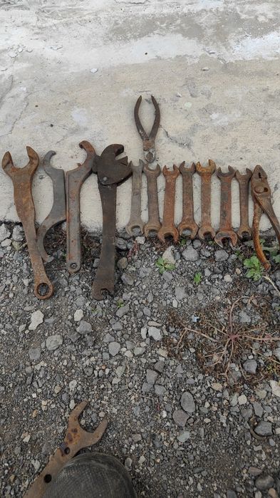 Шётка для чистки металла и другие