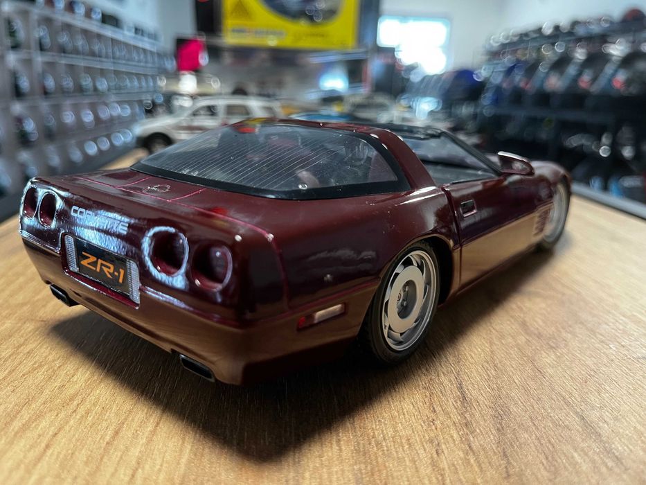BBUARGO колекционерски модел Chevrolet Corrvete Z06 1:18 мащаб