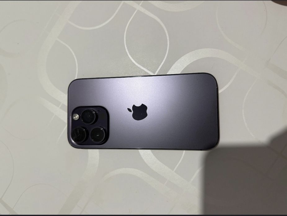 Iphone 14pro(apple whatch 4)(airpods3)