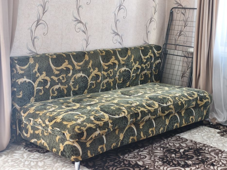 Диван продам раскладной .после химчистки