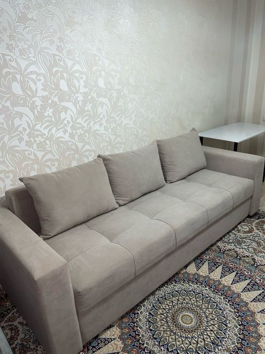 Диван почти новый чуть больше 2х метров