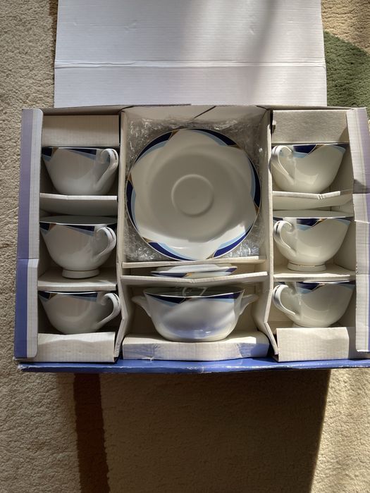 Чайный набор: 6 чашек, блюдца и сахарница