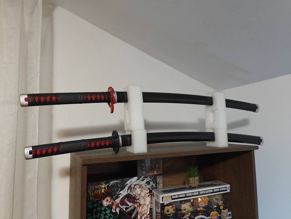 Sabie Demon Slayer - Replica marime naturala (din lemn vopsit)