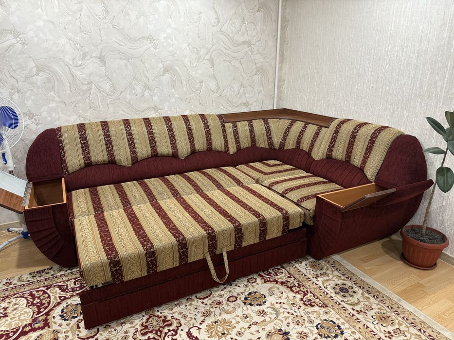 Продам диван в хорошим состояние!!!