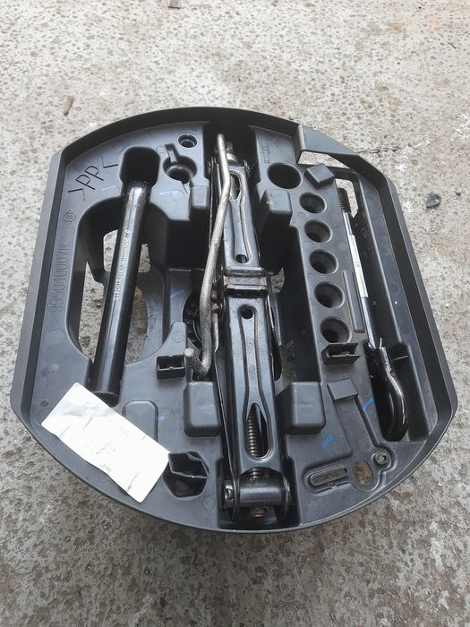 Suport Set Kit Pana Cric Chieie Roti Cui Tractare Renault Laguna III 3