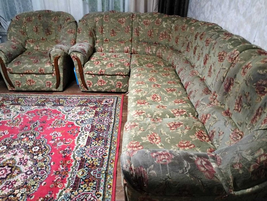 Диван угловой с креслом б/у