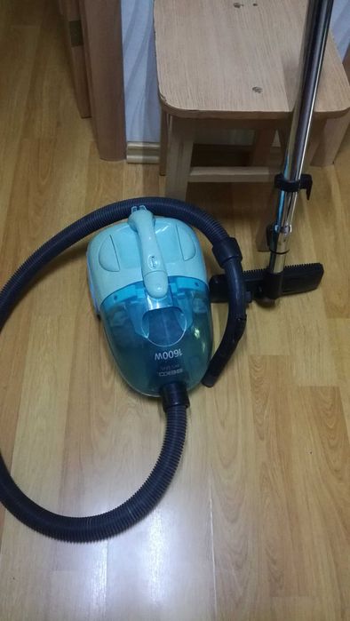 продаю рабочий пылесос