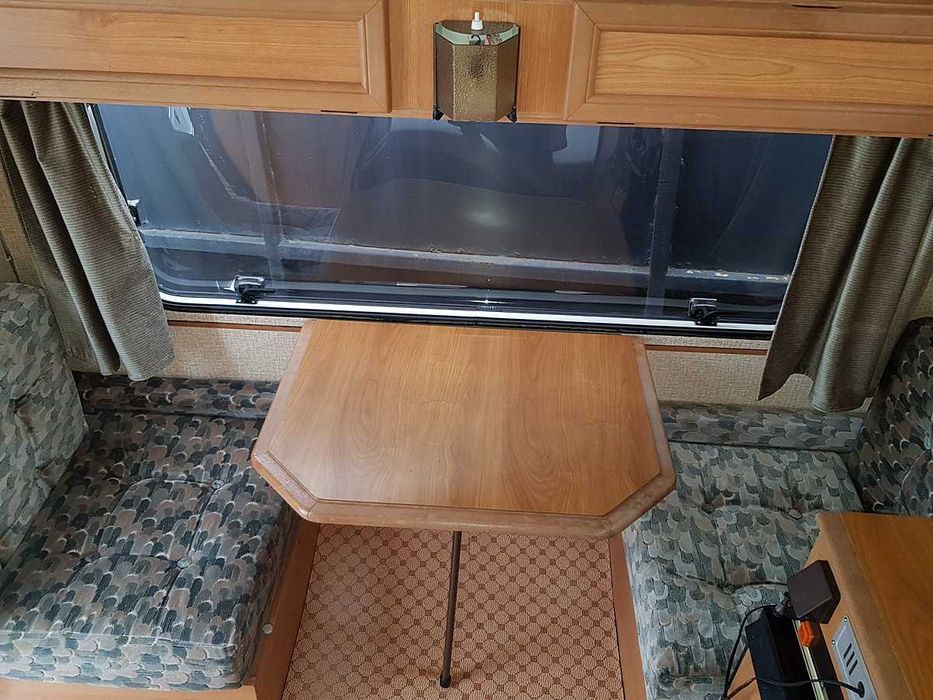 Запазена каравана нов внос от Холандия RAPIDO 750kg