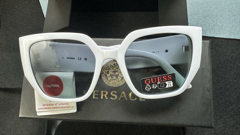 Ochelati dama si barbatesti Guess originali din UK