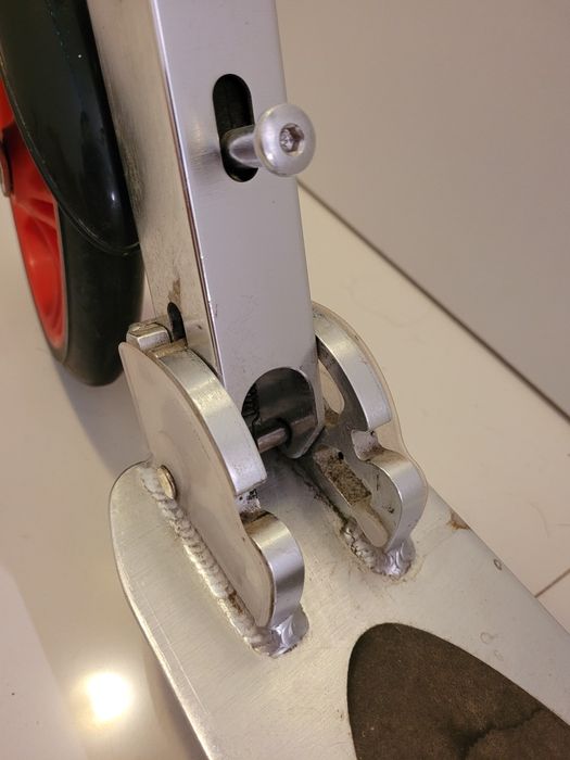 Trotineta Razor ajustabila varsta 8+ si max 100kg