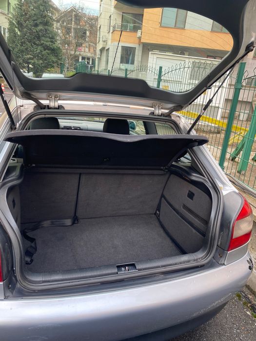 Продавам автомобила си.