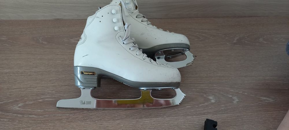 Продаются детские фигурные коньки