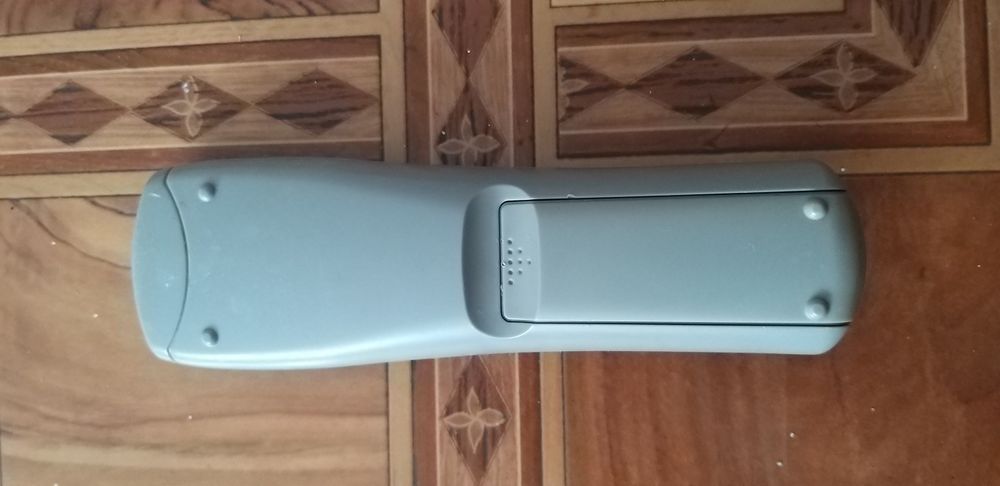 Пульт управления от DVD видео.