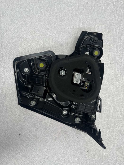 Ляв Вътрешен LED стоп за Toyota C-HR хибрид 2021/2023