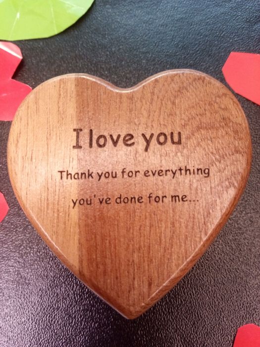 Дървена кутия с колие