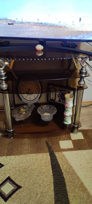 Подставка под телевизор .