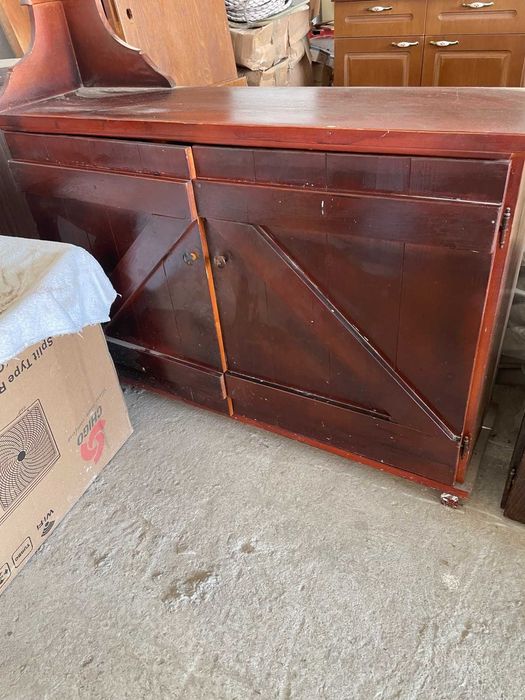 Стелажи за стена  и обзавеждане за бар