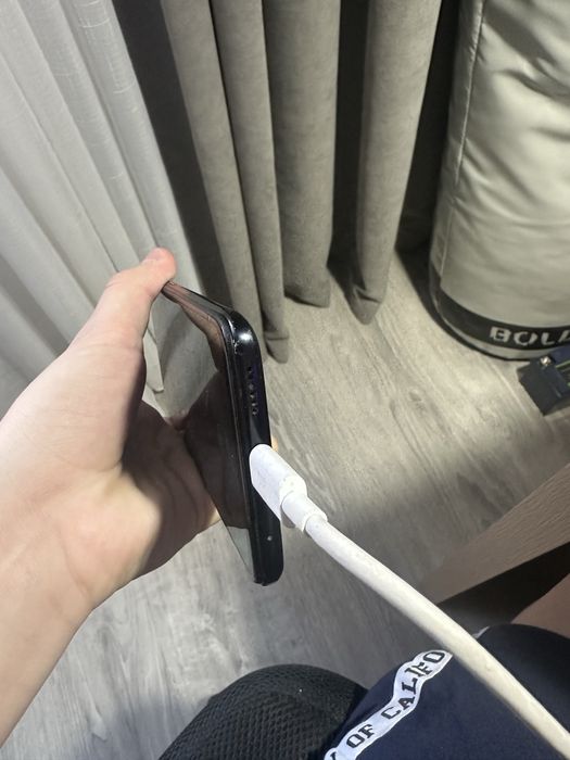 Продас телефон vivo v17