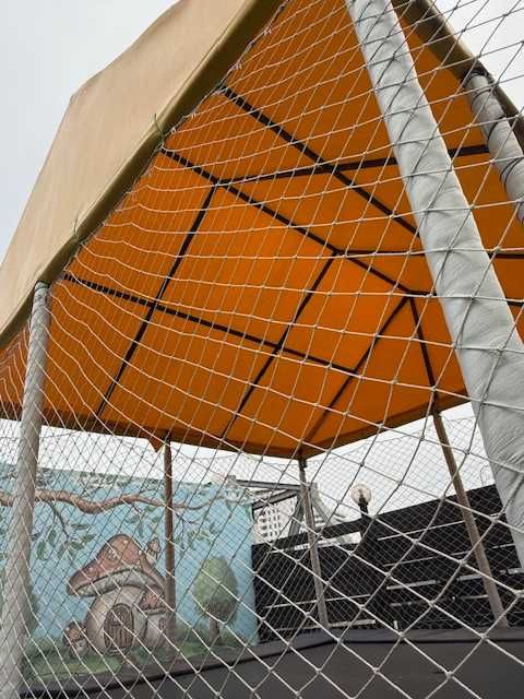 Trambulină profesională 3x3 m – stare excelentă / foarte rezistentă