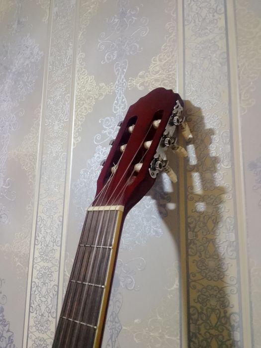 Gitara sotiladi !