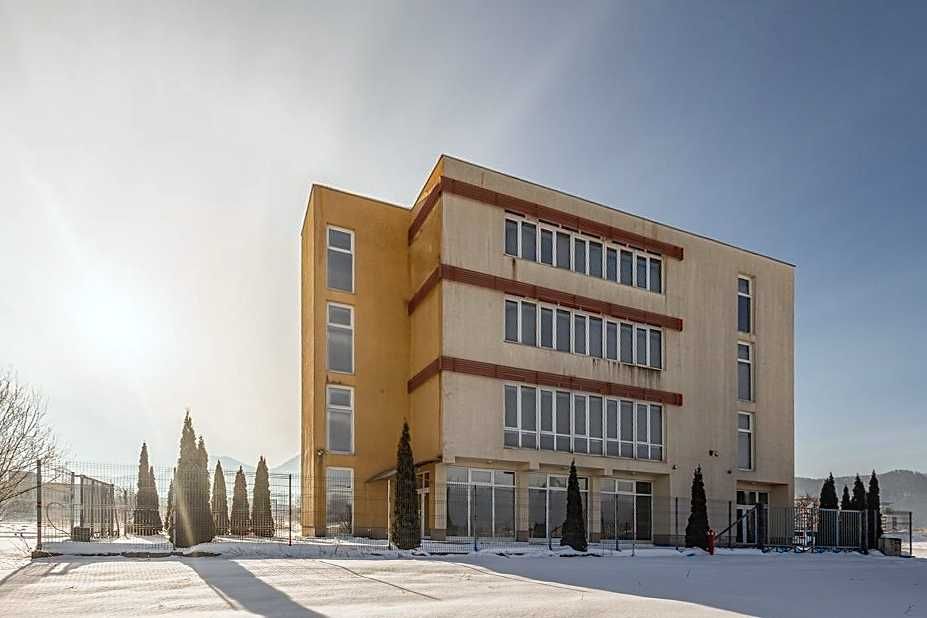 Sediu Firmă/Clinică P+3 Calea Bucuresti: 564mp