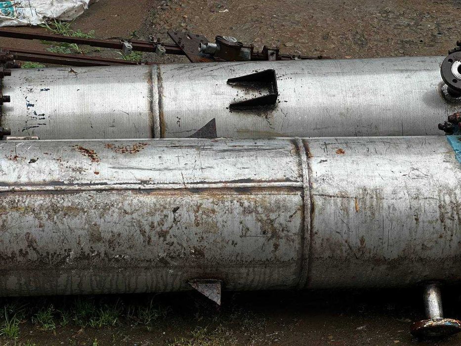 Реакторы из нержавеющей стали . Емкости эмалированные.