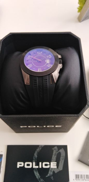 Vand ceas sport Police original nou nouț la cutie personalizata.