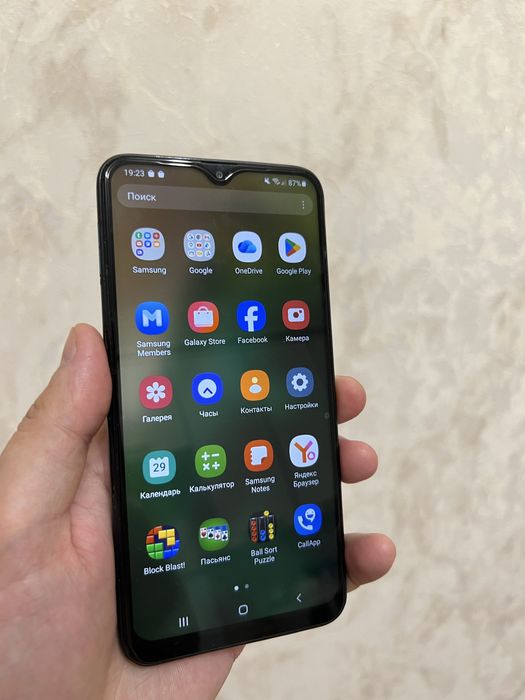 Продам Samsung A10.