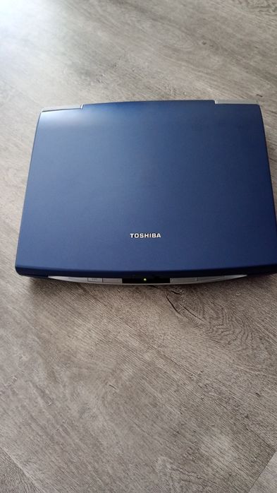 Laptop Toshiba vechi din anul 2002 aproape nou
